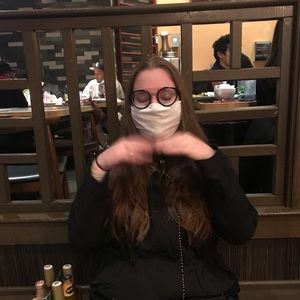 Meet your Posher, Camila